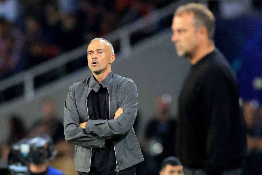 PSG manager Luis Enrique reacts during Champions League match against Barcelona
