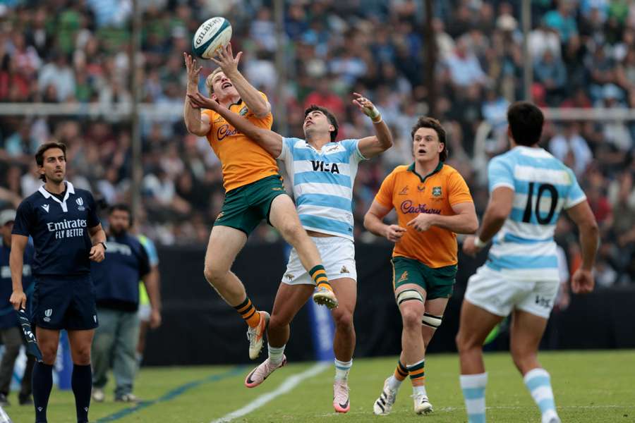 Carter Gordon catching a high ball in Jujuy last weekend. Carter Gordon catching a high ball in Jujuy last weekend.