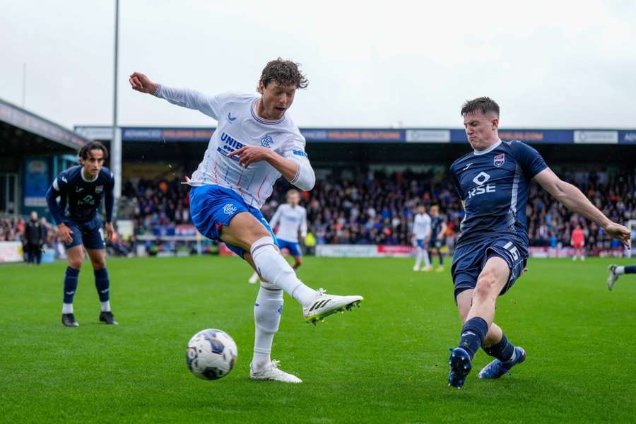 Sam Lammers in actie tijdens de wedstrijd tegen Ross County