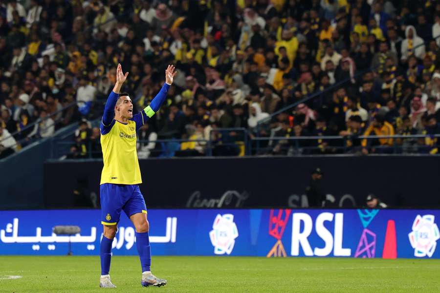 Cristiano Ronaldo estreou-se pelo Al Nassr a titular e a capitão