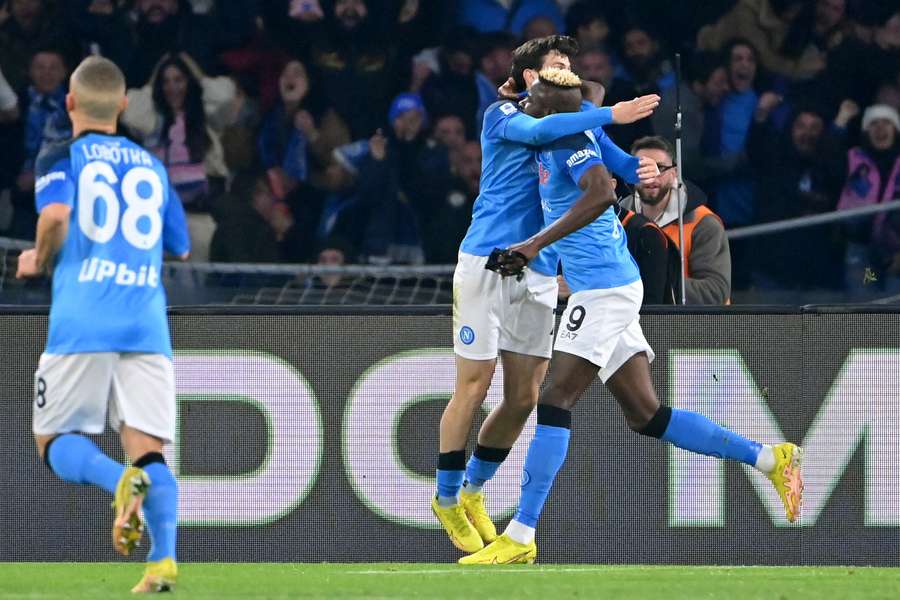 Italie : Naples, leader de Serie A par "K.O"