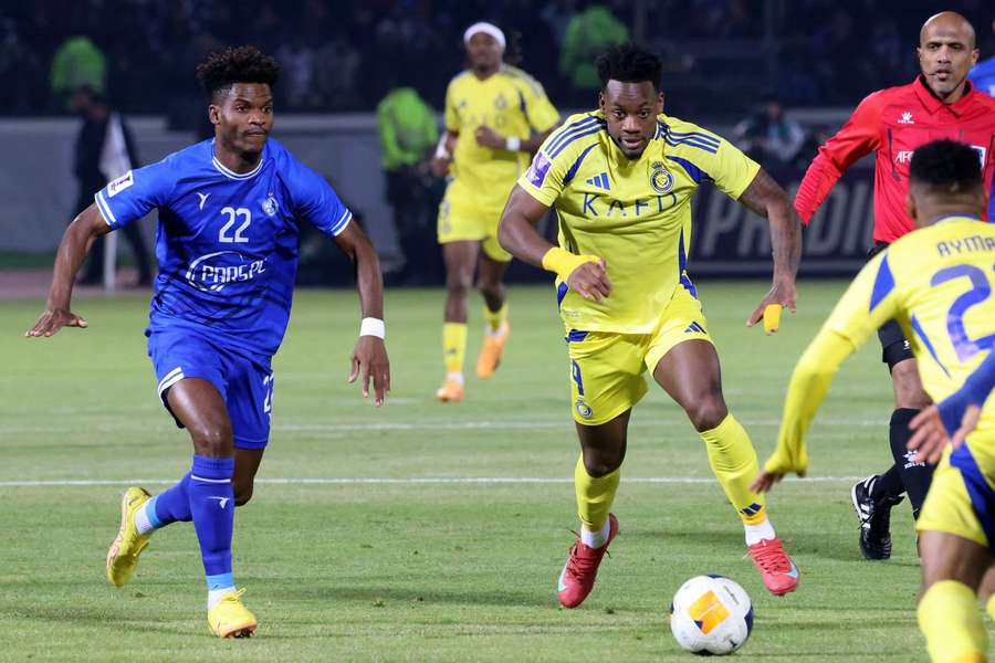 Jhon Duran (dreapta) în acțiune pentru Al Nassr