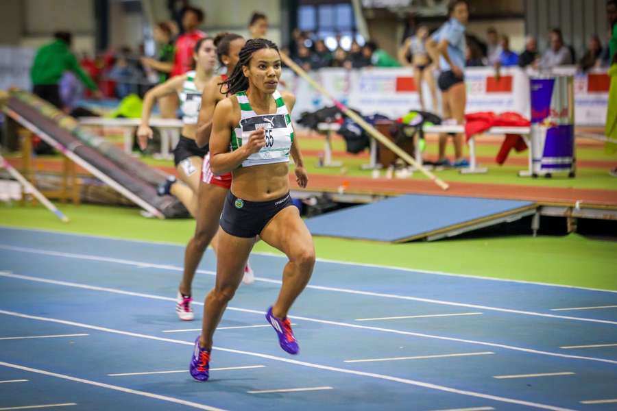 Rosalina Santos assegurou o pódio com a marca de 7,43