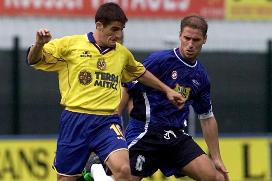 Víctor Fernández, con el Villarreal en un partido ante el Troyes