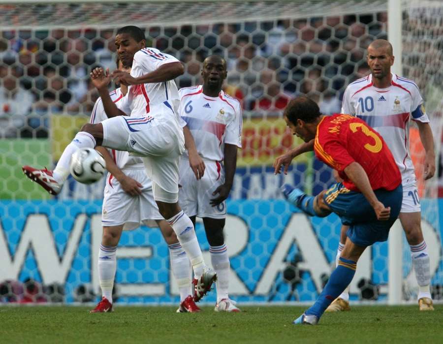 Pernia shoots at goal in the 2006 World Cup