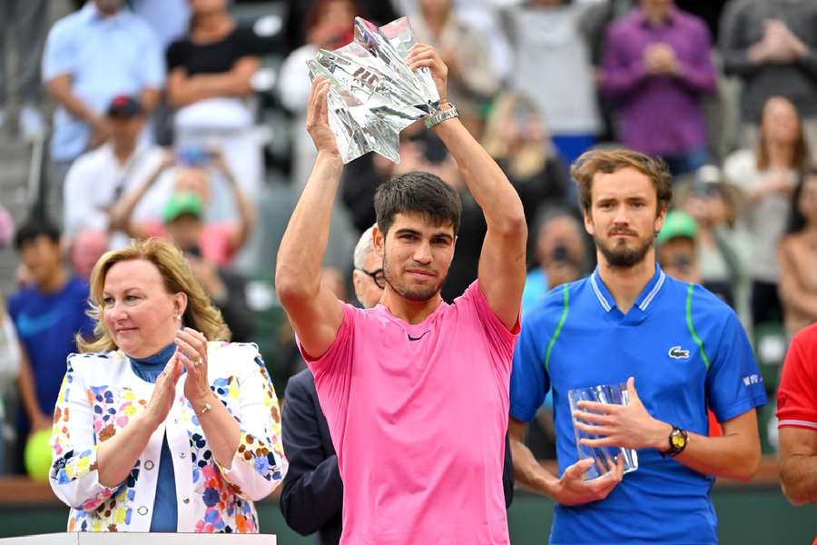 Alcaraz easily beat Medvedev to win Indian Wells earlier this year