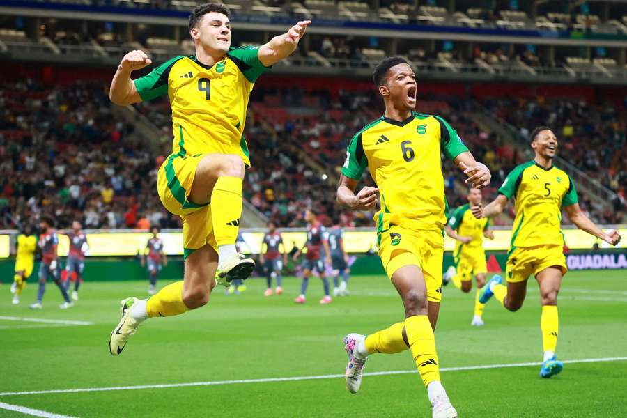 Cadamarteri celebra gol jamaicano contra a Nova Caledônia