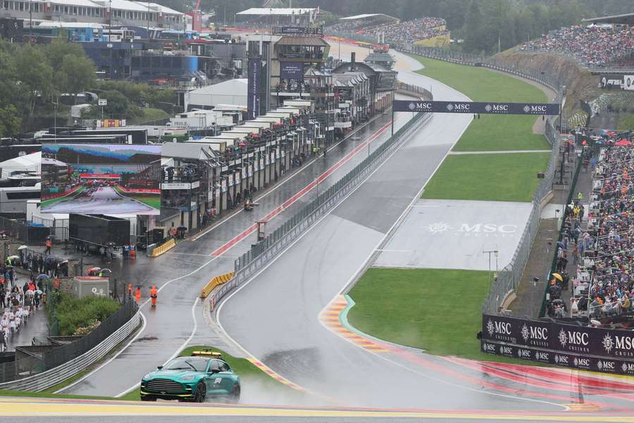 Chuva dificultou visibilidade no GP da Bélgica