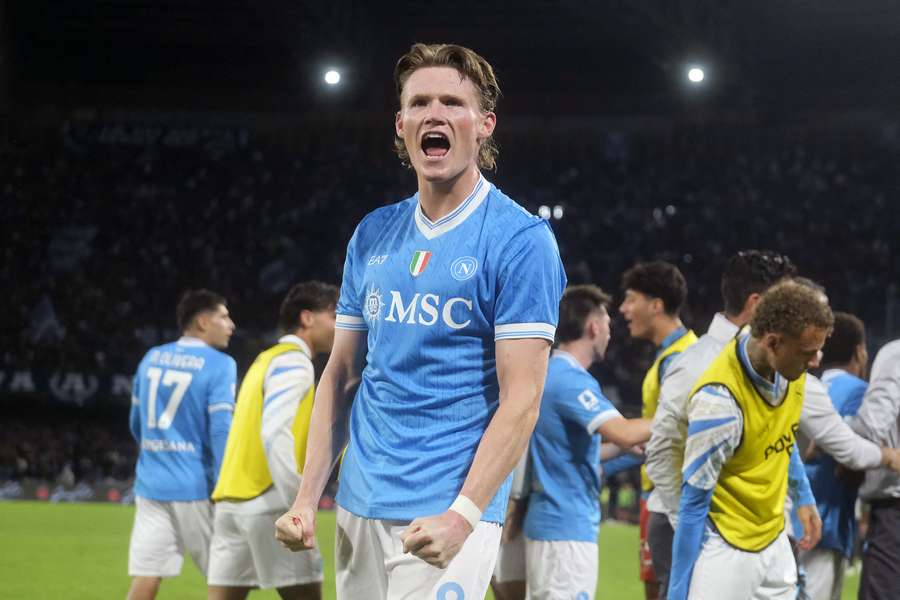 Neapol je novým lídrem Serie A. Neapol je novým lídrem Serie A.