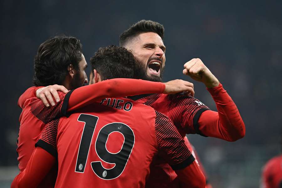 L'esultanza del Milan sul gol del 3-1