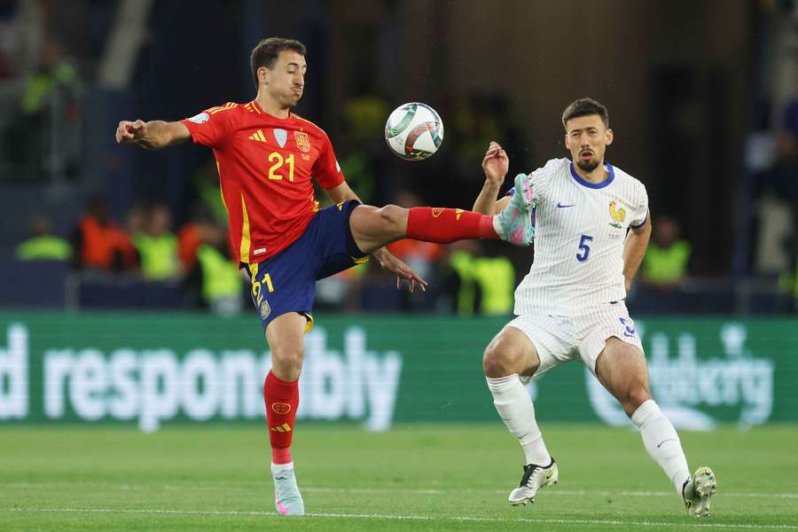 Mikel Oyarzabal face à Clément Lenglet