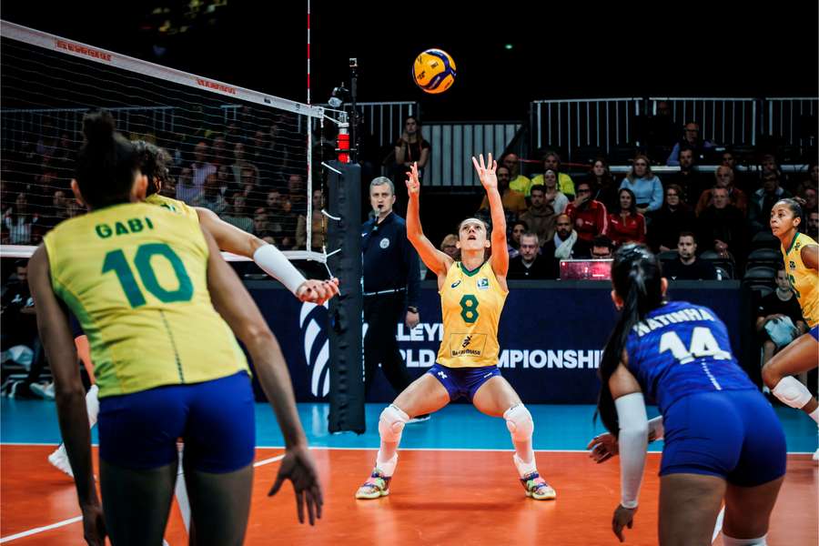 Vôlei: Brasil vence a Colômbia e garante vaga na 2ª fase do Mundial