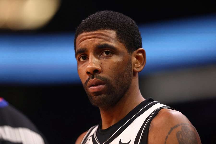 Kyrie Irving părăsește Brooklyn Nets după patru sezoane marcate de controverse