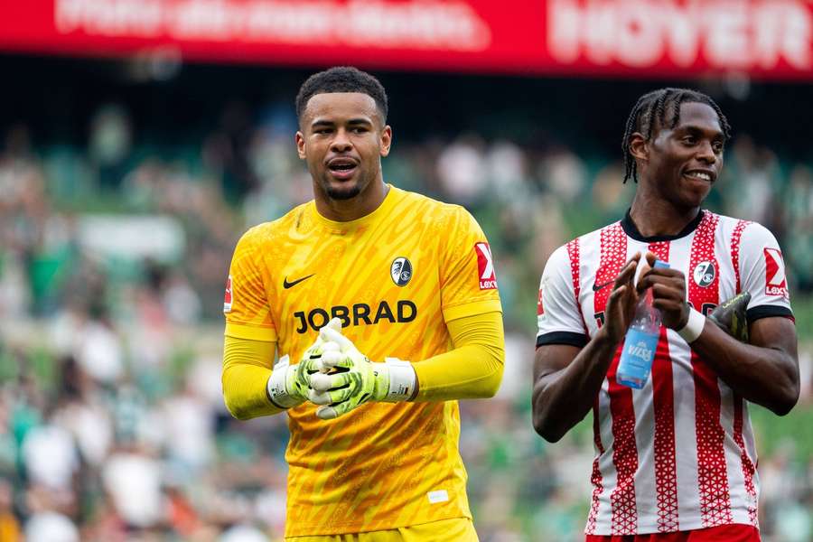 Noah Atubolu e Junior Adamu tiveram motivos para comemorar após a vitória contra o Bremen.