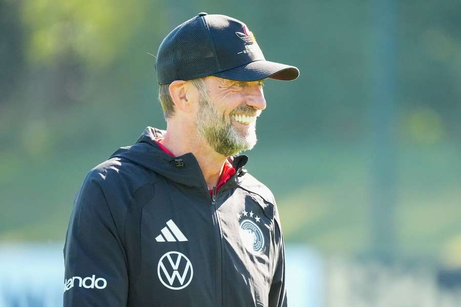 Klopp se na úvod svého německého angažmá utká s Xavim. Klopp se na úvod svého německého angažmá utká s Xavim.