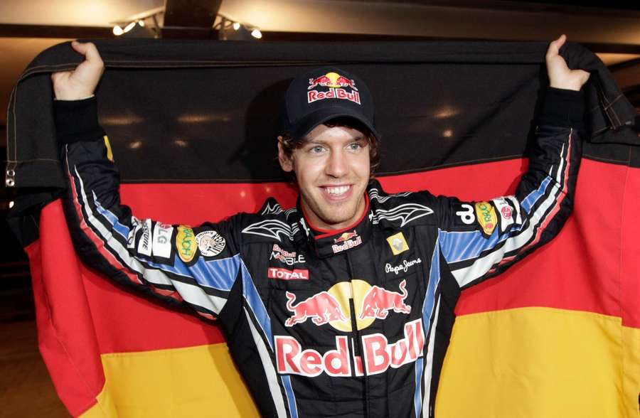 Sebastian Vettel nadat hij het kampioenschap binnensleepte op 14 november 2010