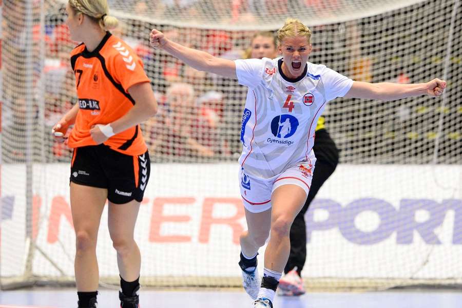Norwegian international playmaker Veronika Kristiansen dislikes playing in white shorts Norwegian international playmaker Veronika Kristiansen dislikes playing in white shorts