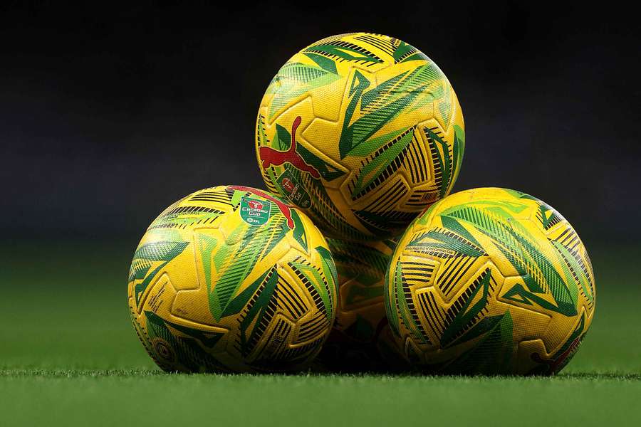 Balones del partido previo al choque de cuartos de final de la Carabao entre Tottenham Hotspur y Manchester United 