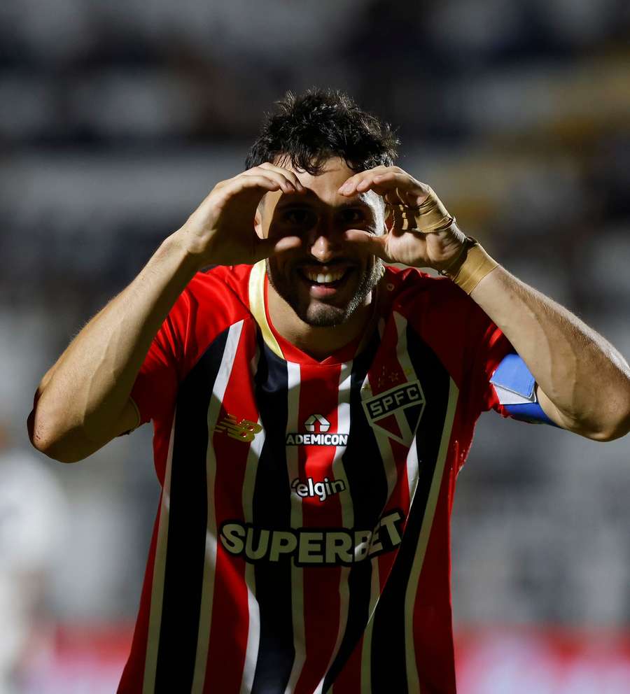 Calleri marcou em Ponte Preta 1x2 São Paulo