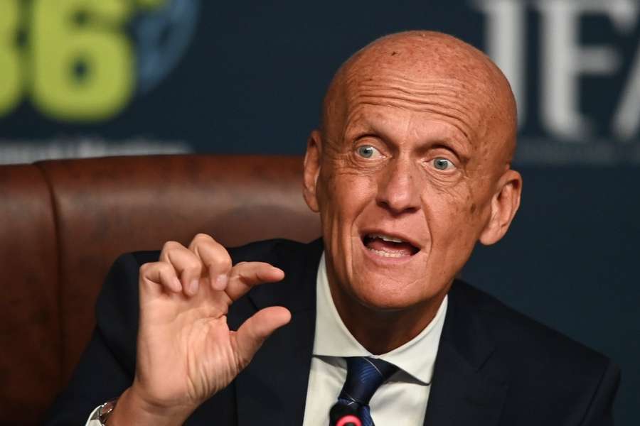 Collina heeft vertrouwen in proef met live uitleg van VAR-beslissingen