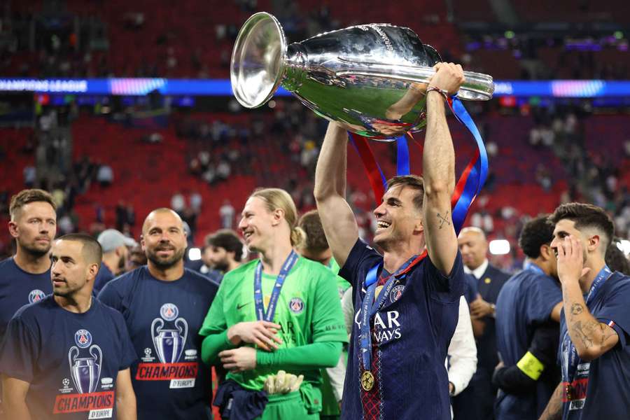 Fabián levanta su segunda Champions