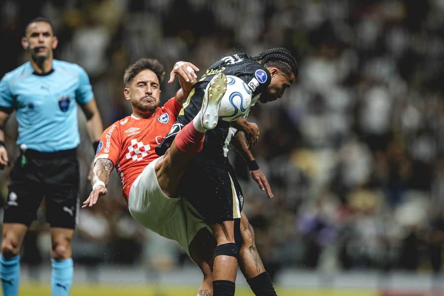 Galo depende somente de si para chegar às oitavas