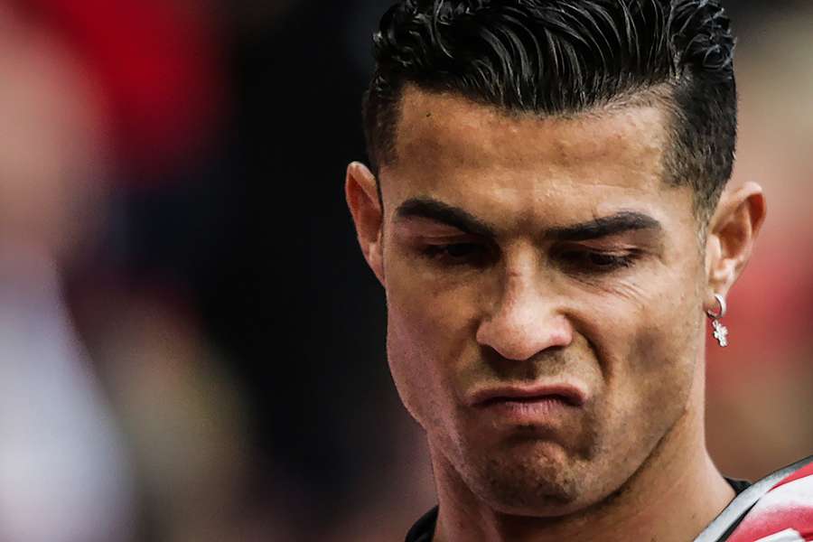 Cristiano Ronaldo hace una mueca de desaprobación durante un partido del Manchester United.