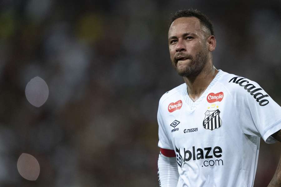 Neymar tenta emplacar no seu retorno ao futebol brasileiro