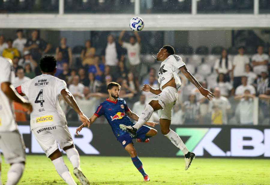 Santos e Bragantino fizeram um jogo equilibrado na primeira etapa Santos e Bragantino fizeram um jogo equilibrado na primeira etapa