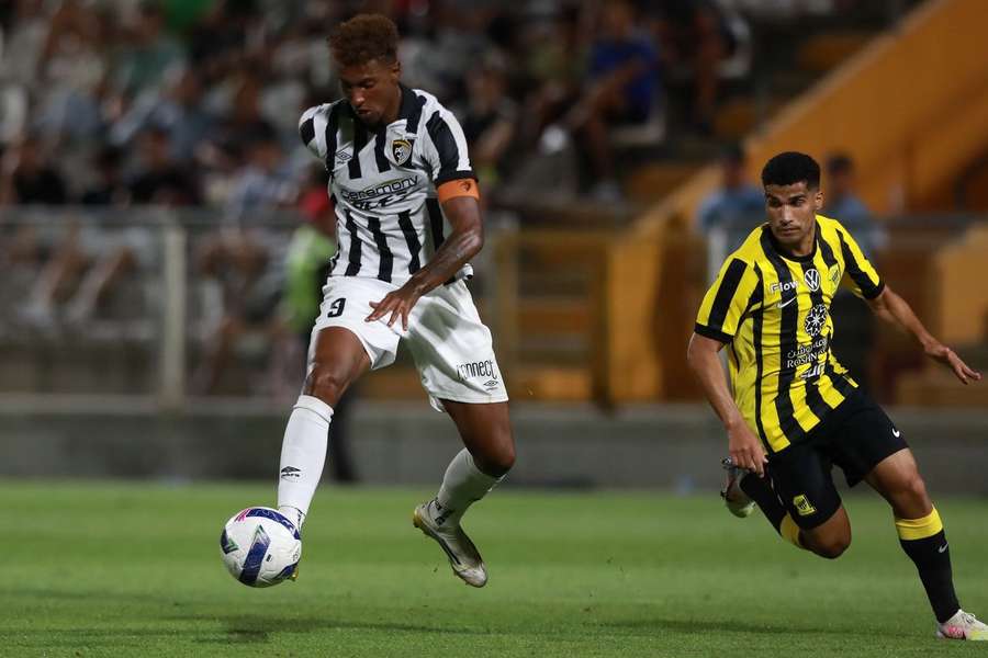 Tamble enverga a braçadeira de capitão do Portimonense Tamble enverga a braçadeira de capitão do Portimonense