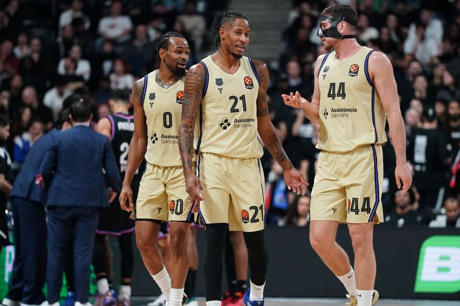 Jugadores del Barça, hablando entre ellos Jugadores del Barça, hablando entre ellos