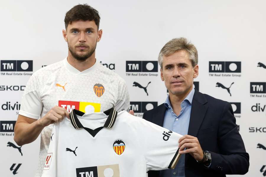 Miguel Ángel Corona, en la presentación de Yaremchuk en 2023