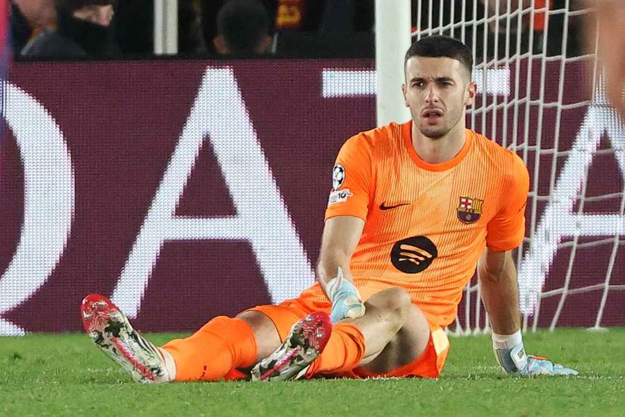 Joan Garcia in seguito all'infortunio (poi risolto) durante il match contro il Newcastle in Champions League