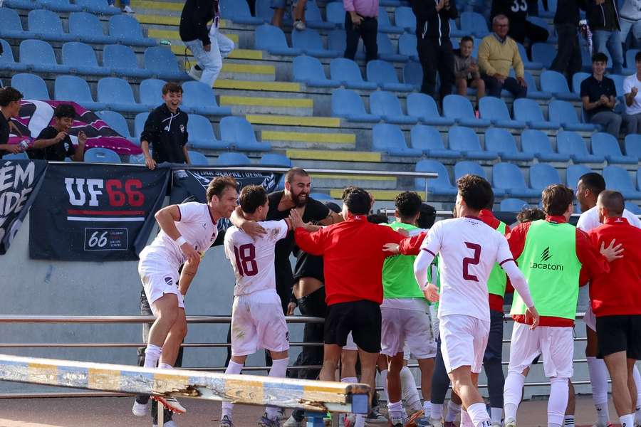 A festa dos jogadores do Fátima com os adeptos A festa dos jogadores do Fátima com os adeptos