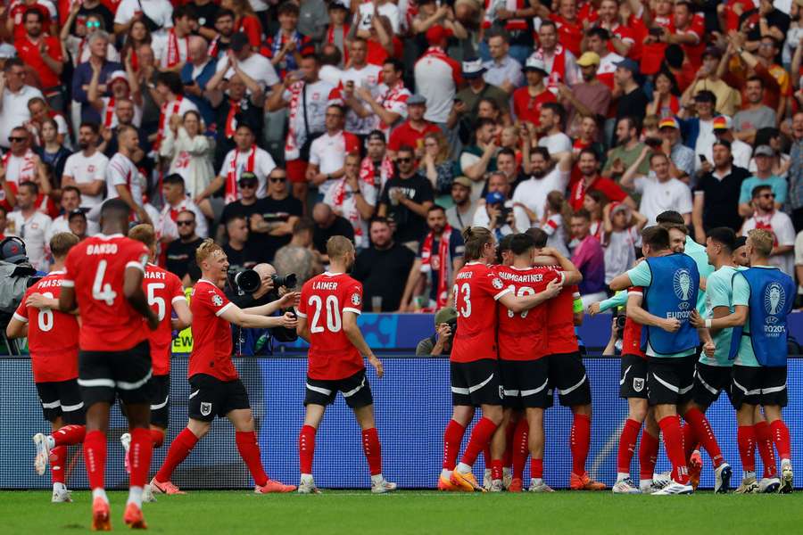 Los jugadores de Austria celebran el tercer gol