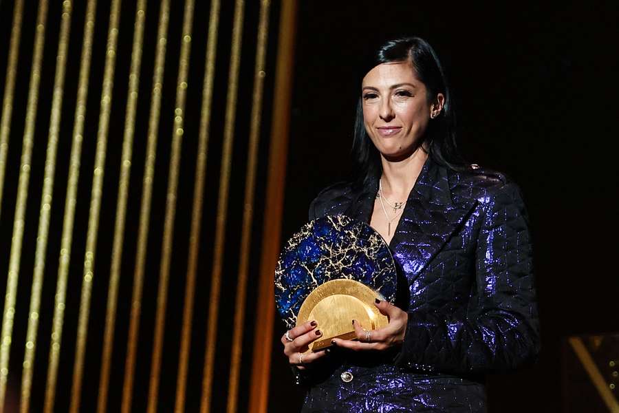 Jenni Hermoso recibe el premio Sócrates como símbolo de la igualdad