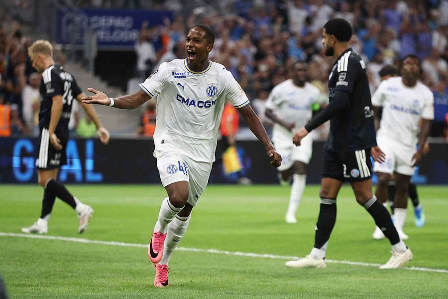 Abdallah celebra el tercer gol del Marsella Abdallah celebra el tercer gol del Marsella