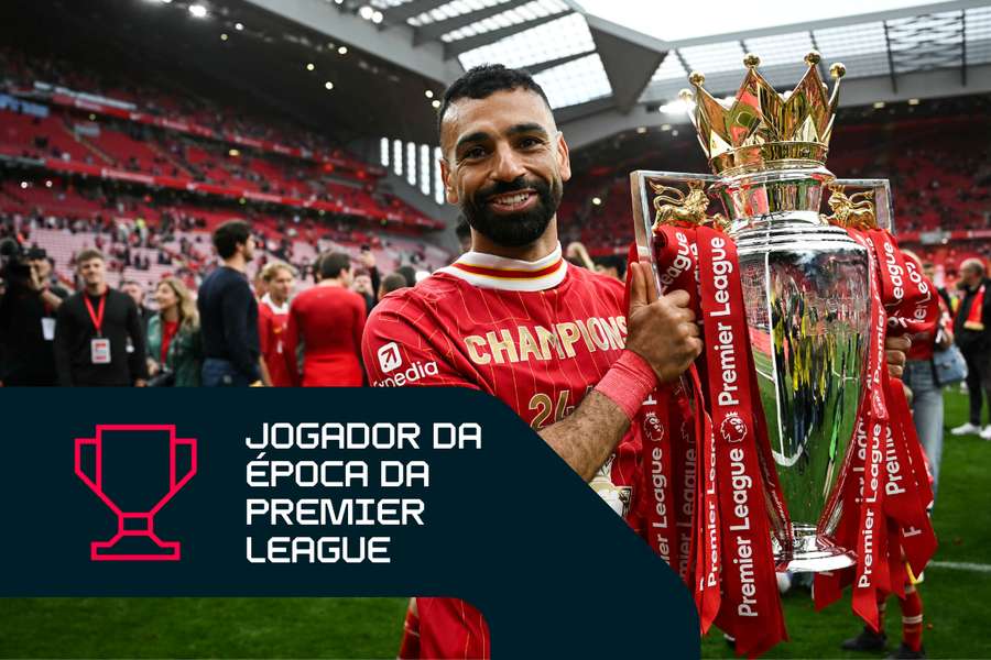 Salah posa com o troféu da Premier League