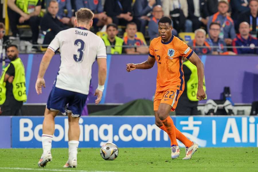 Dumfries in action for the Netherlands against Man Utd's Shaw.