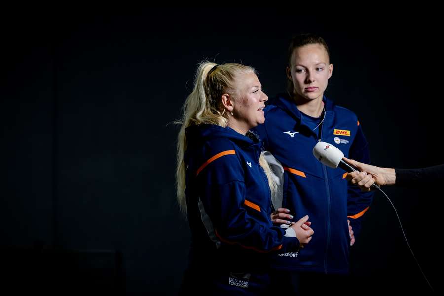 Raisa Schoon en Katja Stam van Beachvolleybal Team Nederland