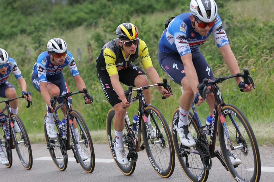 Remco Evenepoel er uskadt efter stort styrt.