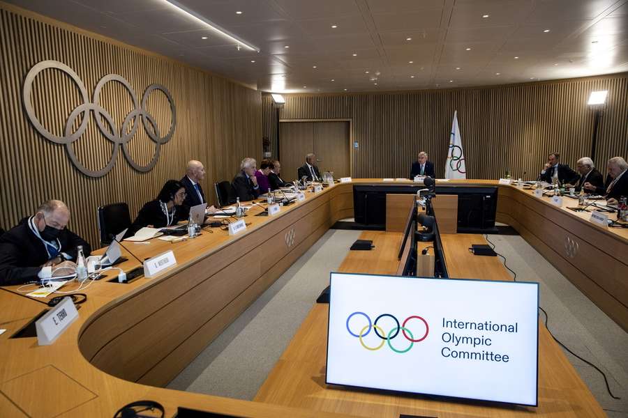 Het IOC vindt de maatregelen tegen Rusland en Belarus nog steeds 'zeer op hun plaats'