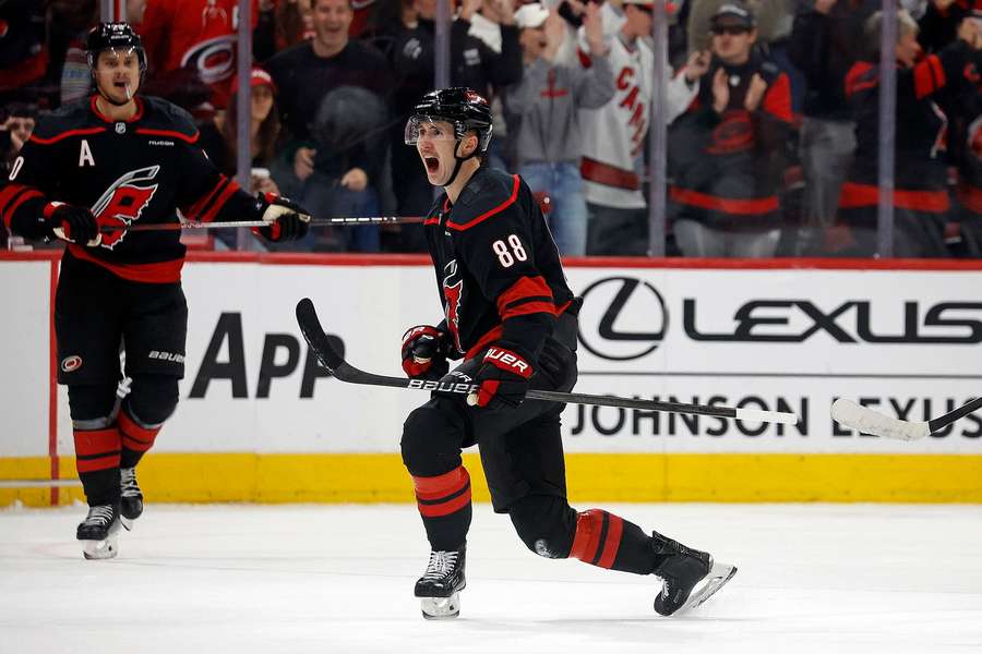 Martin Nečas bol vyhlásený za hráča mesiaca november v NHL. 
