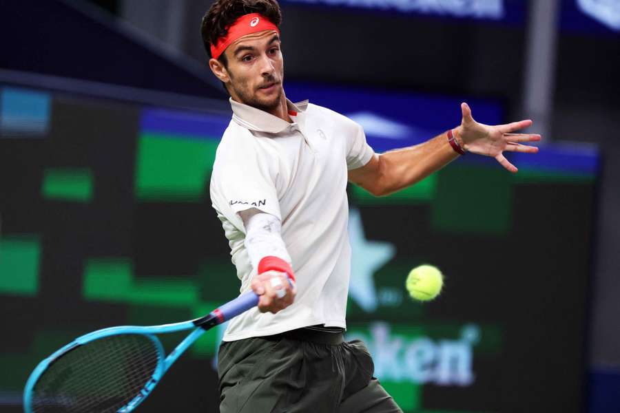 Lorenzo Musetti venceu Matteo Arnaldi em dois sets