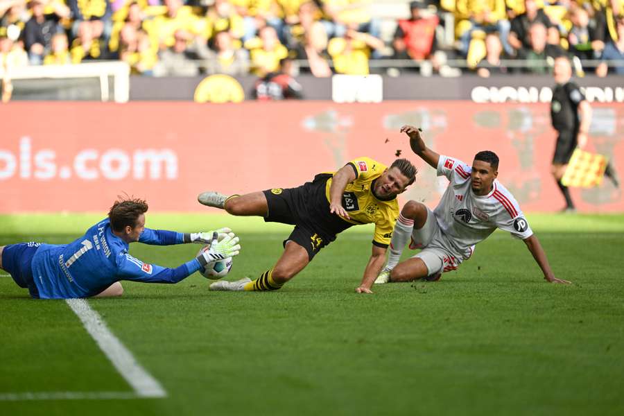 Borussia Dortmund skød Rønnow i sænk i fabelagtigt comeback