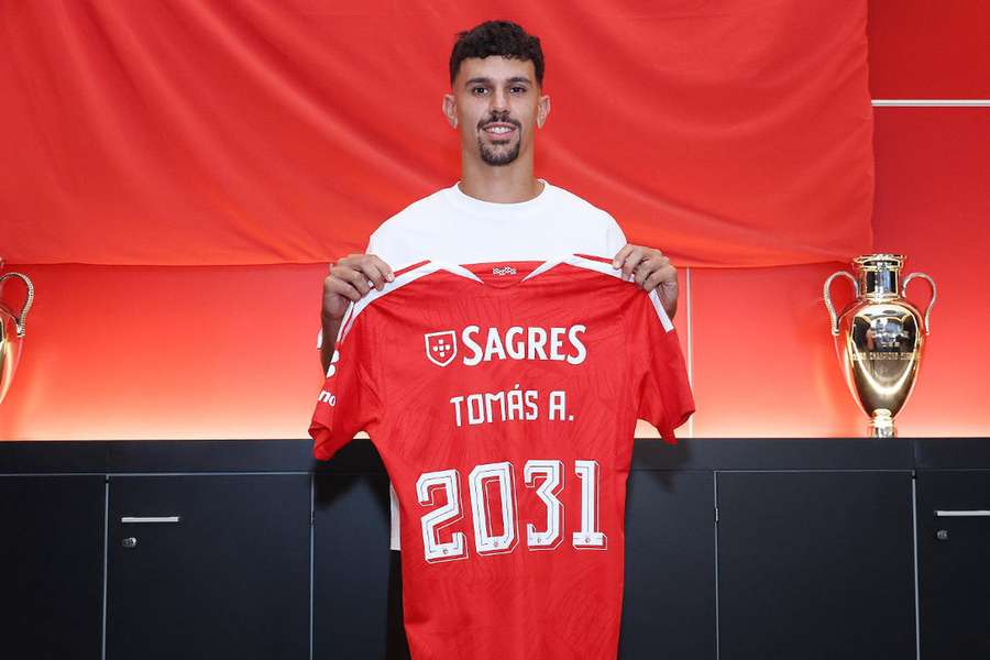 Tomás Araújo com a camisola da renovação
