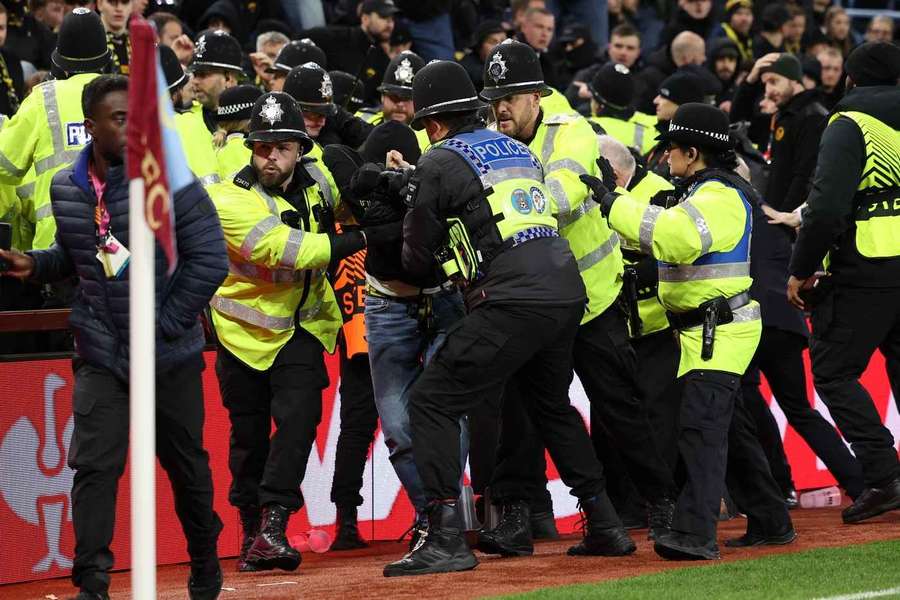 Policja musiała interweniować przeciwko kibicom Young Boys.