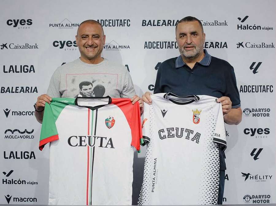 Luhay Hamido junto a un directivo Luhay Hamido junto a un directivo