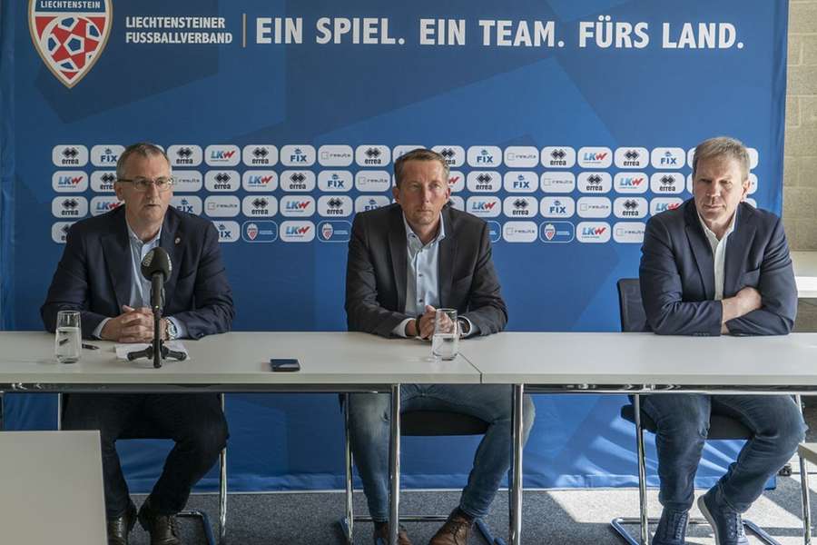 Konrad Funfstuck em conferência de imprensa antes do jogo com Portugal