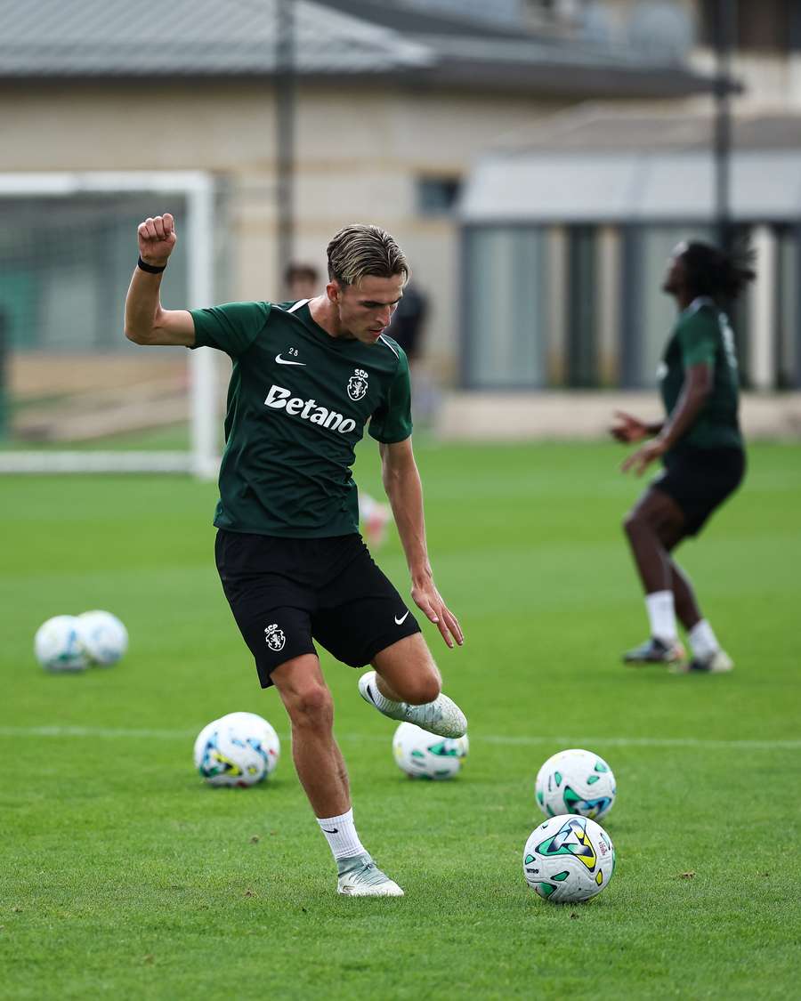 Jesse Derry no treino do Sporting Jesse Derry no treino do Sporting